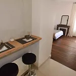 Au Fil De Troyes Bed & Breakfast 3*