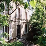 Au Fil De Troyes Bed & Breakfast